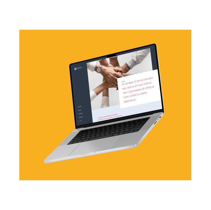 Mockup laptop del sito AST con hero sulle mani del team