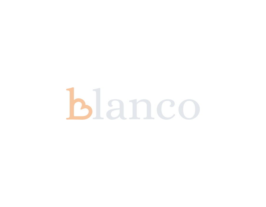 Wordmark Blanco con iniziale pesca e lettering grigio chiaro